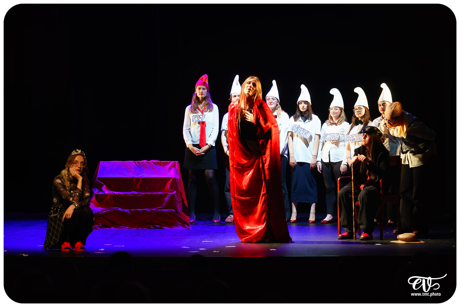 BLANCHE-NEIGE FOUTUE FORET